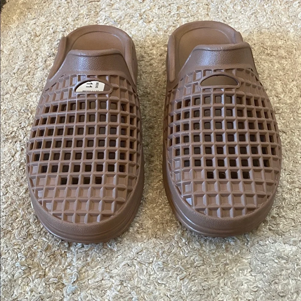 Lusso Cloud brown rubber sandals men’s size various